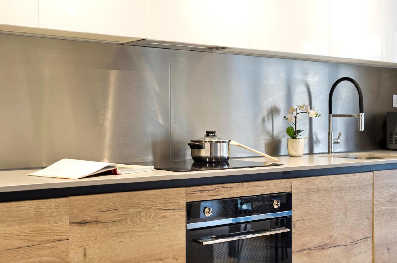 Luxury One Bedroom Greenwich Studio Apartment Near Canary Wharf By Underthedoormat ロンドン エクステリア 写真